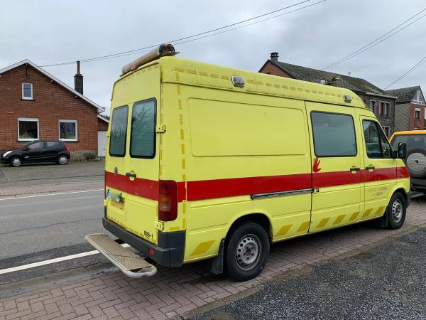 67-Volkswagen-ambulance-lt-35.JPG